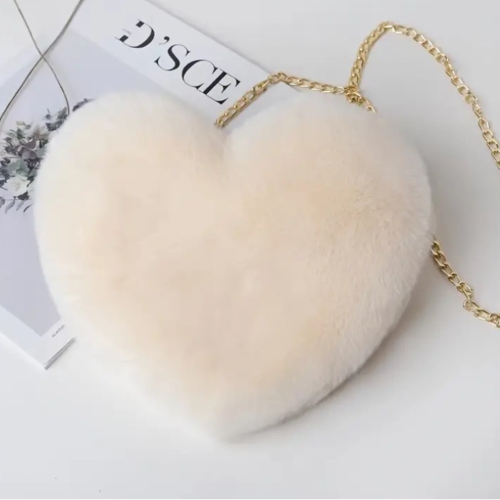 Boutique 🤍 White Heart Chain Link Crossbody Coin Purse
